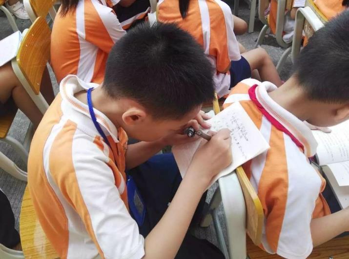 单亲家庭身体健康孩子能上学吗_单亲家庭身体健康孩子怎么教育_单亲家庭孩子身体健康