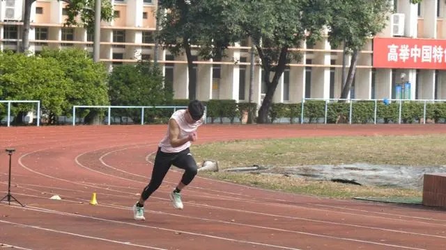 房间健身_房锟健身_运动汇健身房