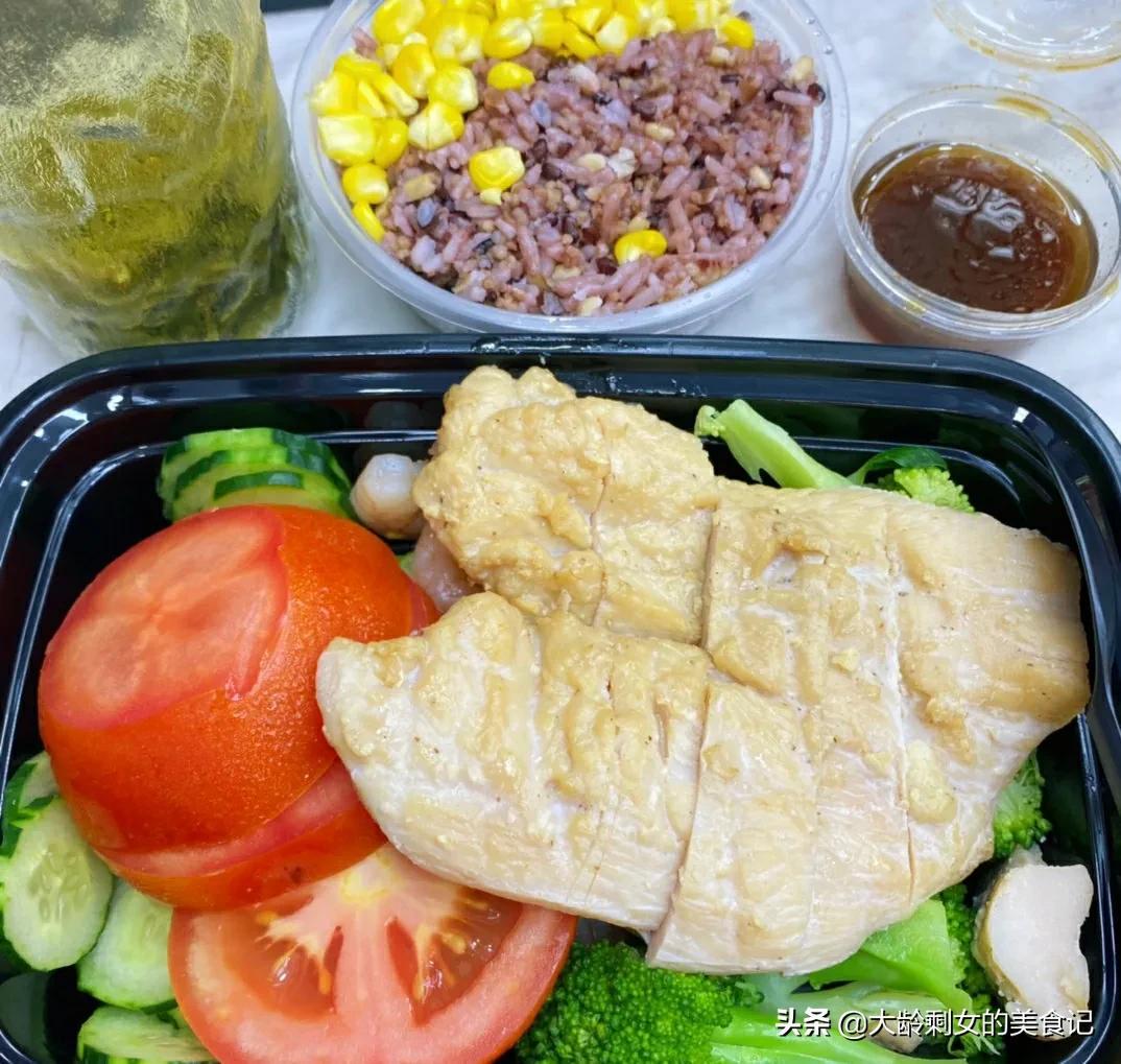 健身每天摄入营养_健身每天食物_坚持每天带营养健身餐