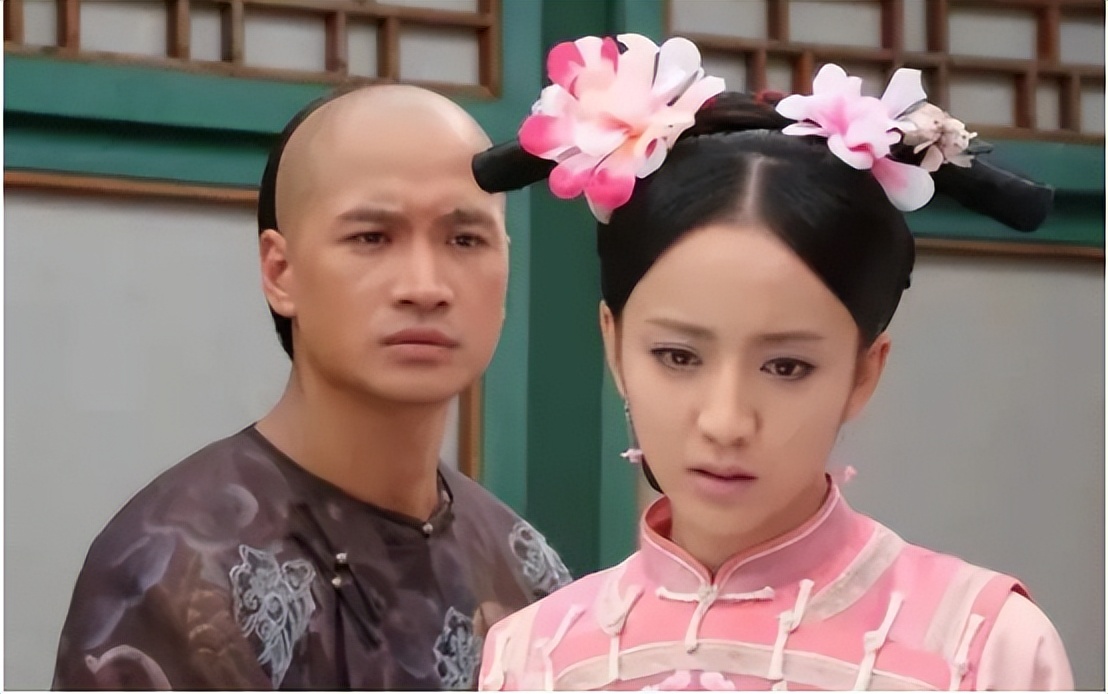 眼睛大健身的男明星_明星锻炼眼神_玩健身的华裔眼镜男