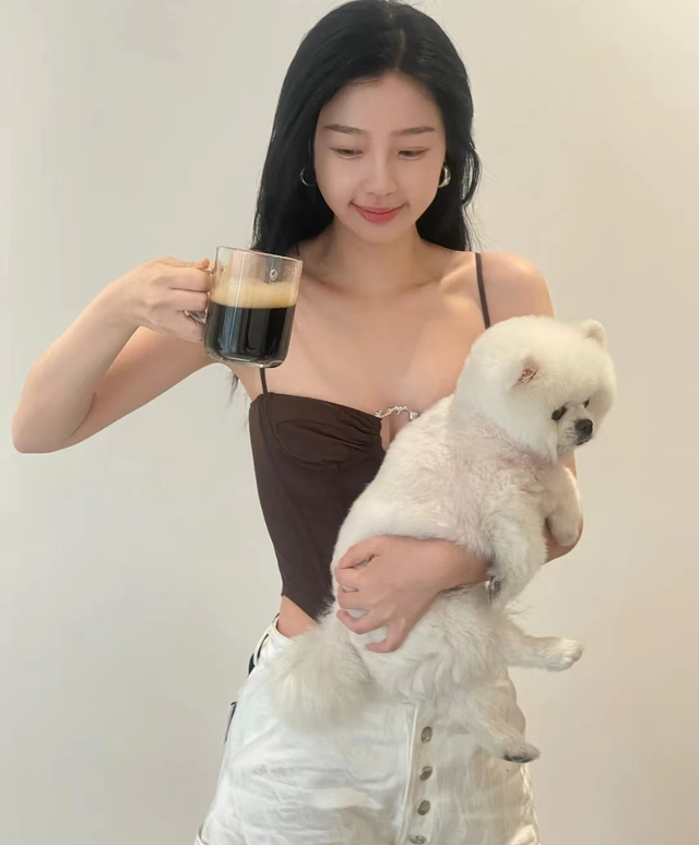 美女明星曝光的照片_中国十大美女明星衰老照片对比_欧美女明星健身照片