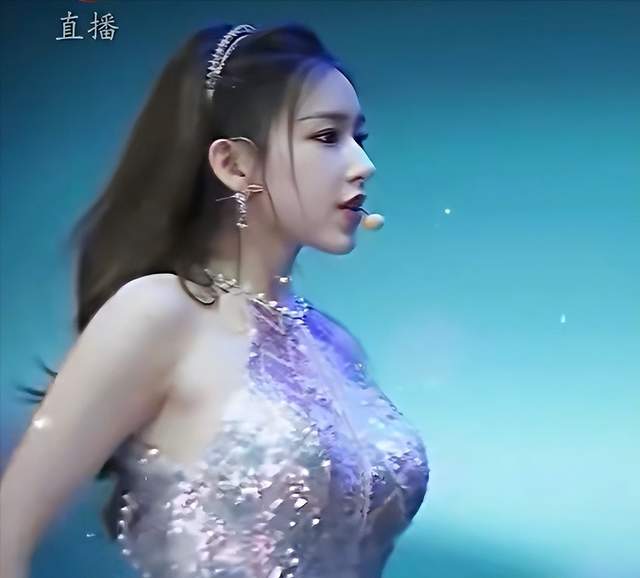 欧美女明星健身照片_中国十大美女明星衰老照片对比_美女明星曝光的照片